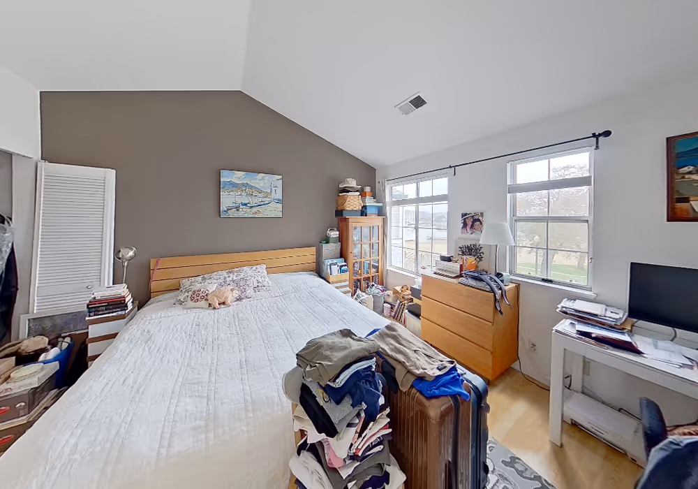 606 Commodore Dr