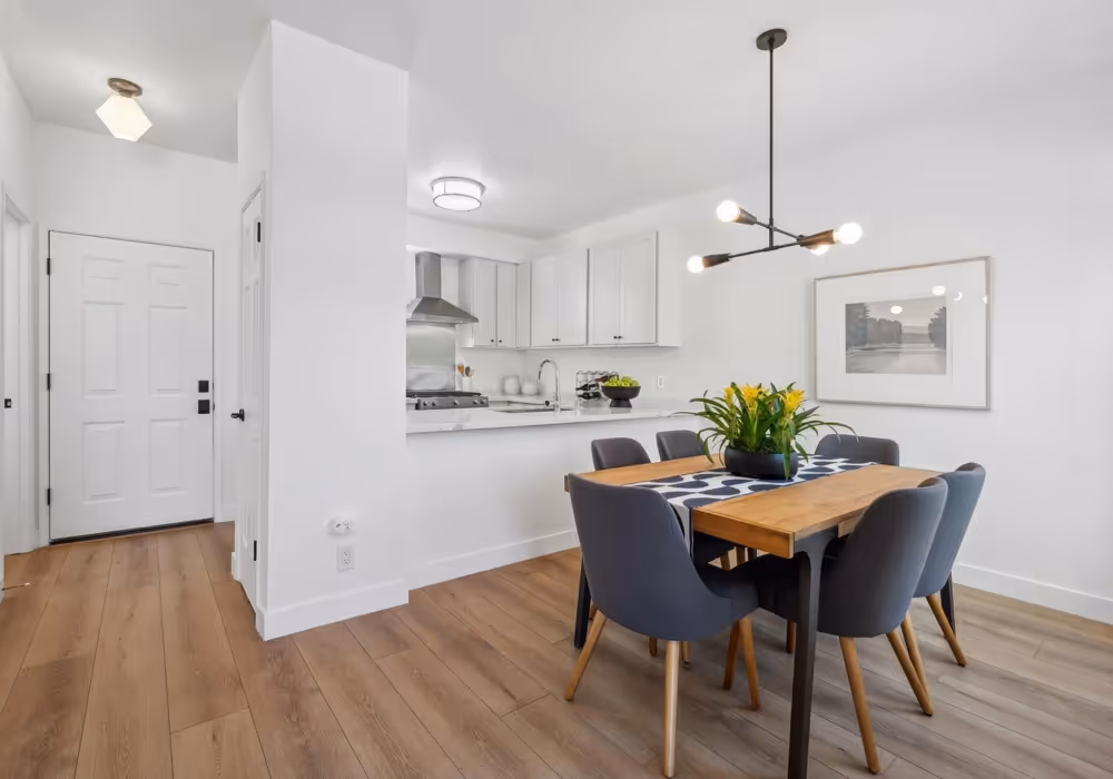 606 Commodore Dr