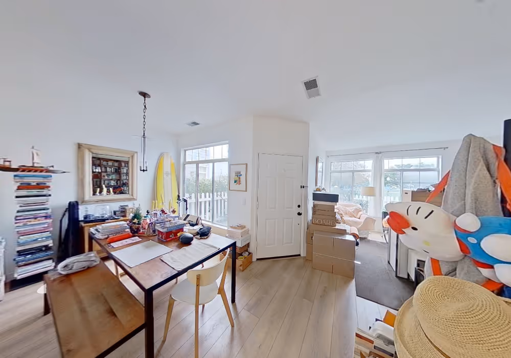 606 Commodore Dr