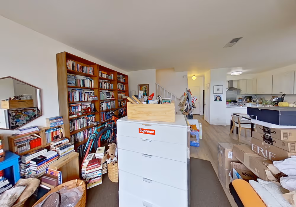 606 Commodore Dr