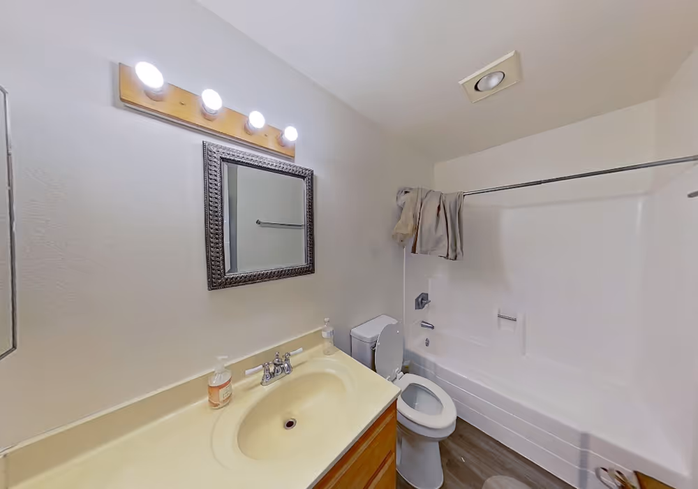 1126 Cherry Ave Apt 105