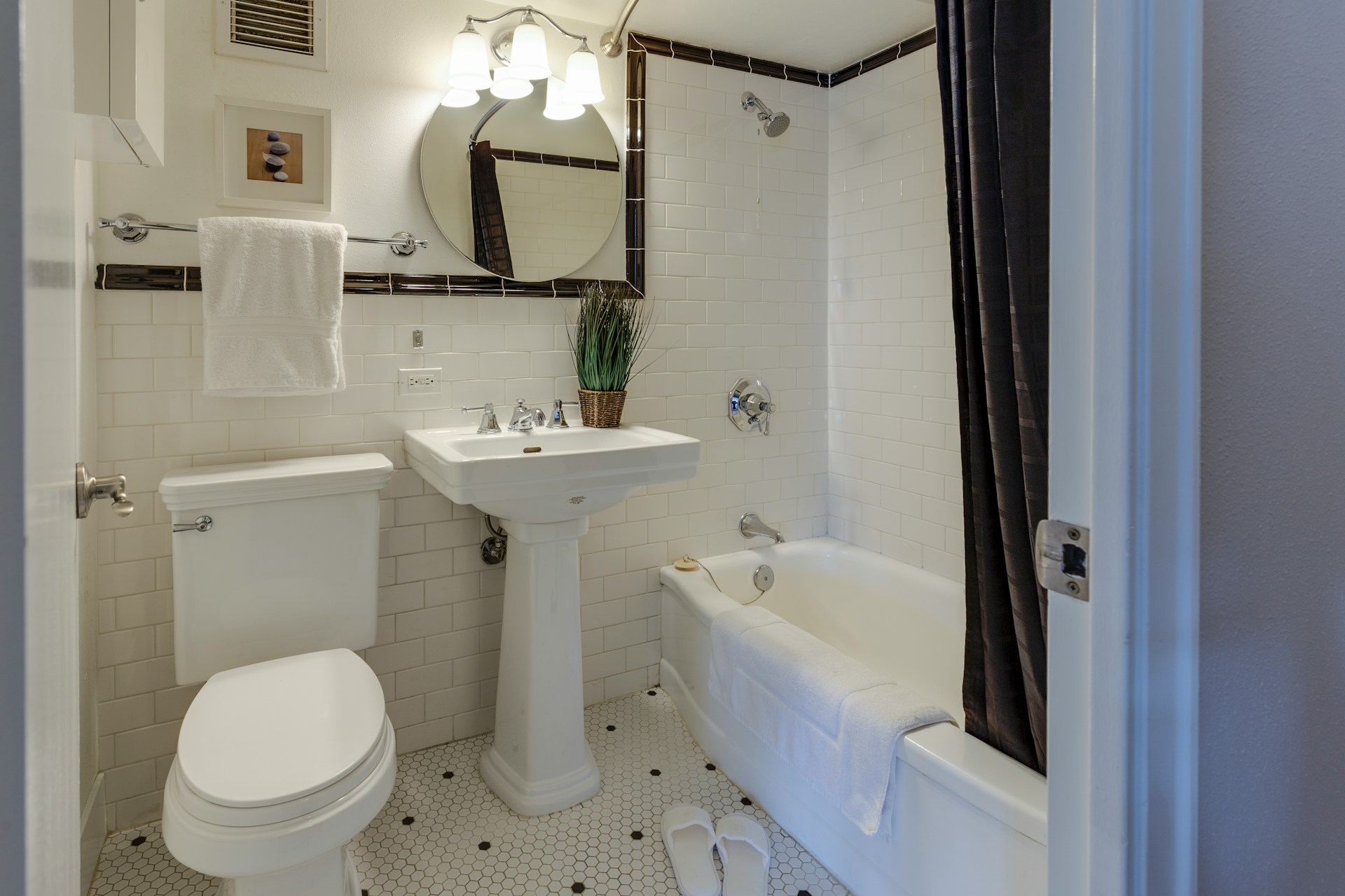 Small Bathroom Remodel Ideas for Los Angeles Homes