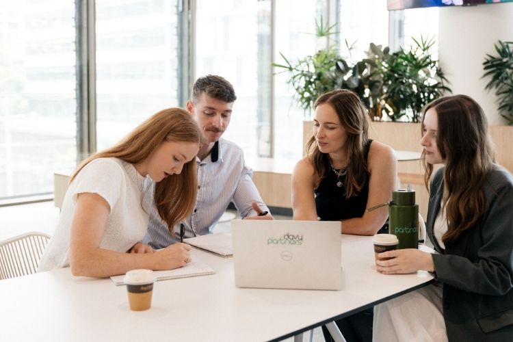 HR-team-discusses-set-off-clauses