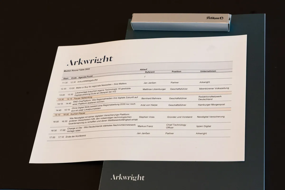 Arkwright Roundtable Agenda auf Blatt Papier