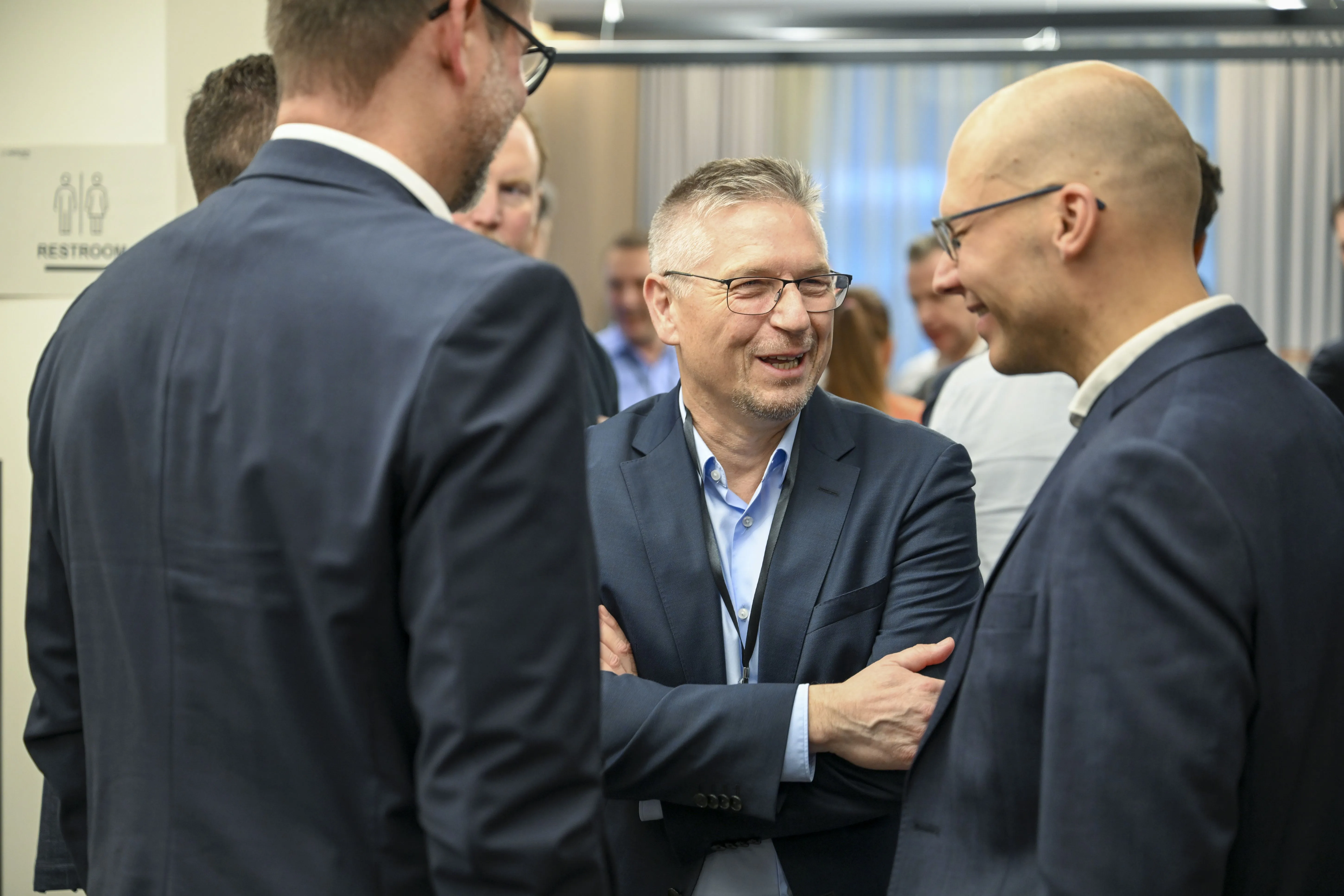 Geschäftsleute unterhalten sich