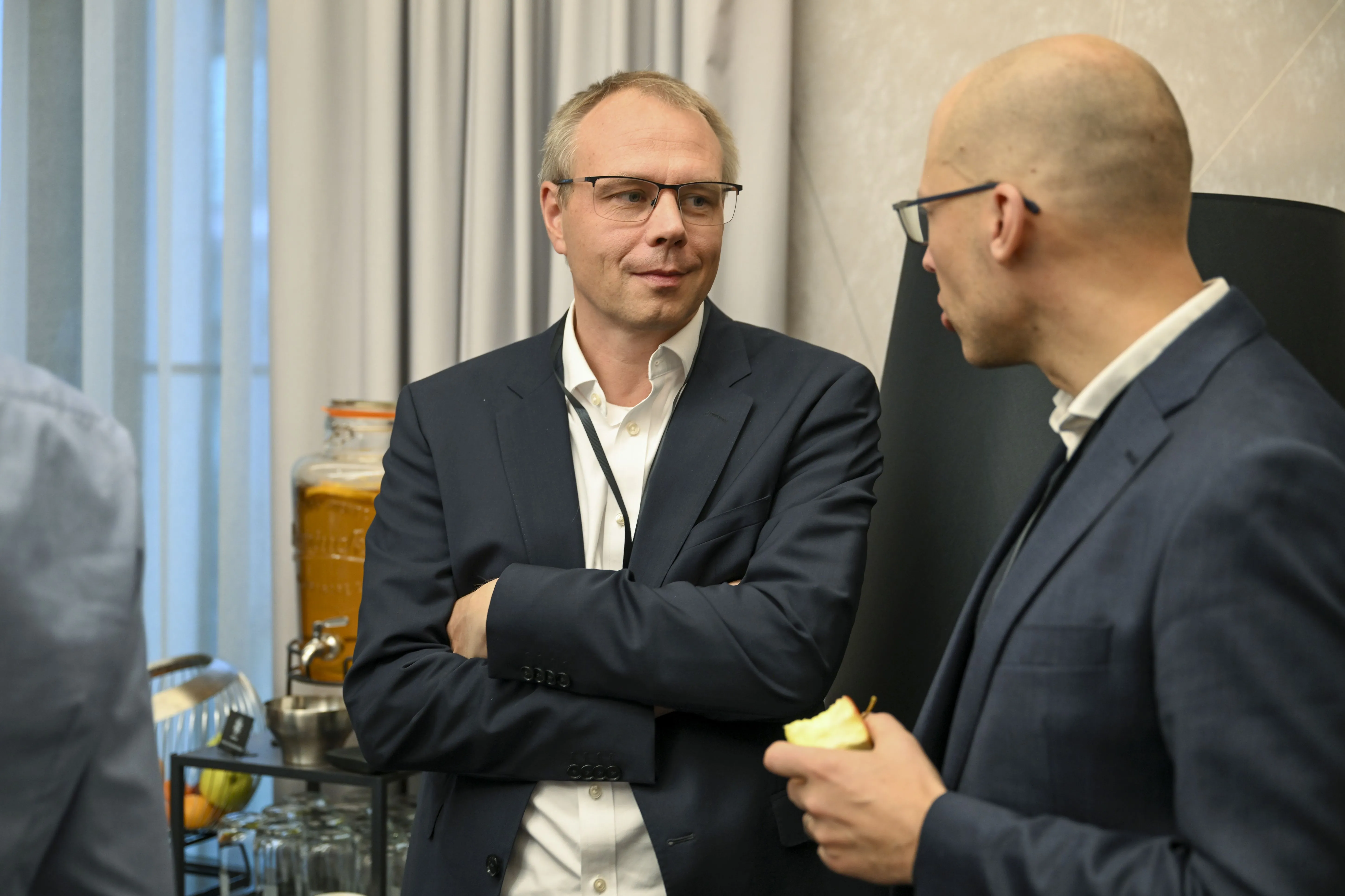 Geschäftsleute unterhalten sich