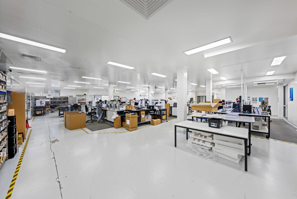 Blue-chip Brisbane TradeCoast 6% Industrial Investment indoor