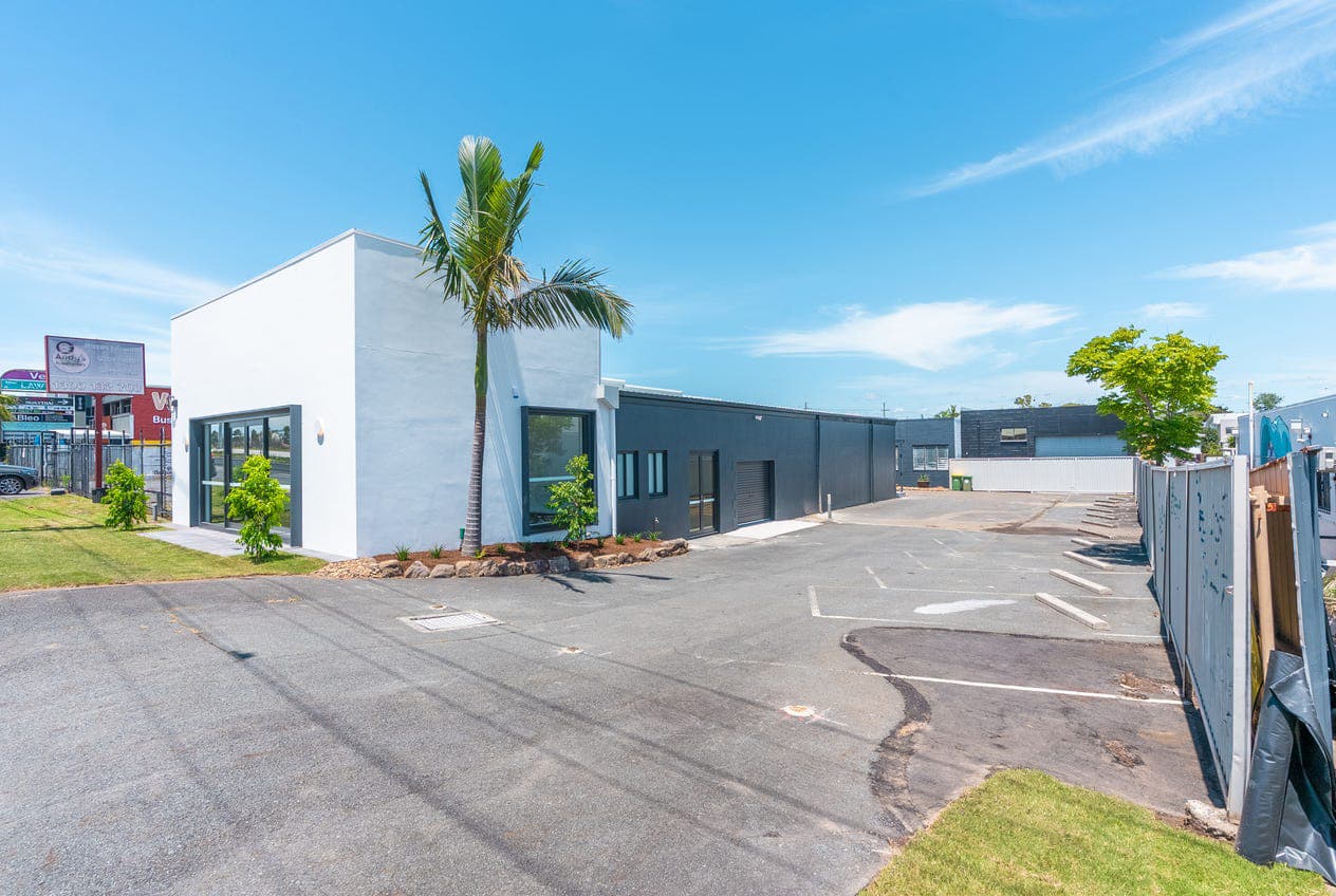 Prized Gold Coast High Exposure Mixed-Use Blue-Chip Asset with Development Upside carpark