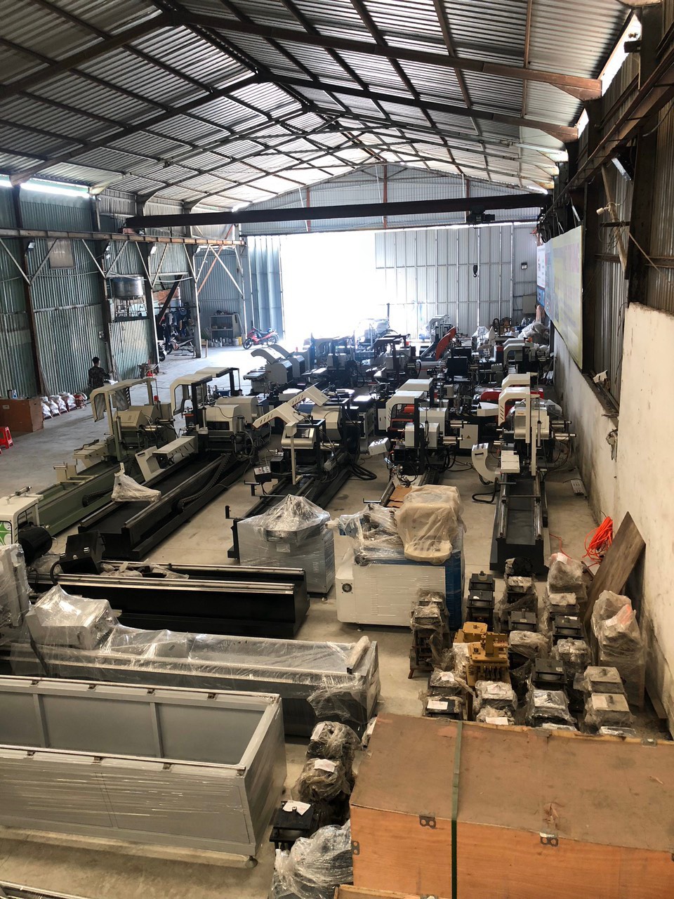 Dây Truyền Sản Xuất máy làm cửa nhôm xingfa Tại Việt Nam