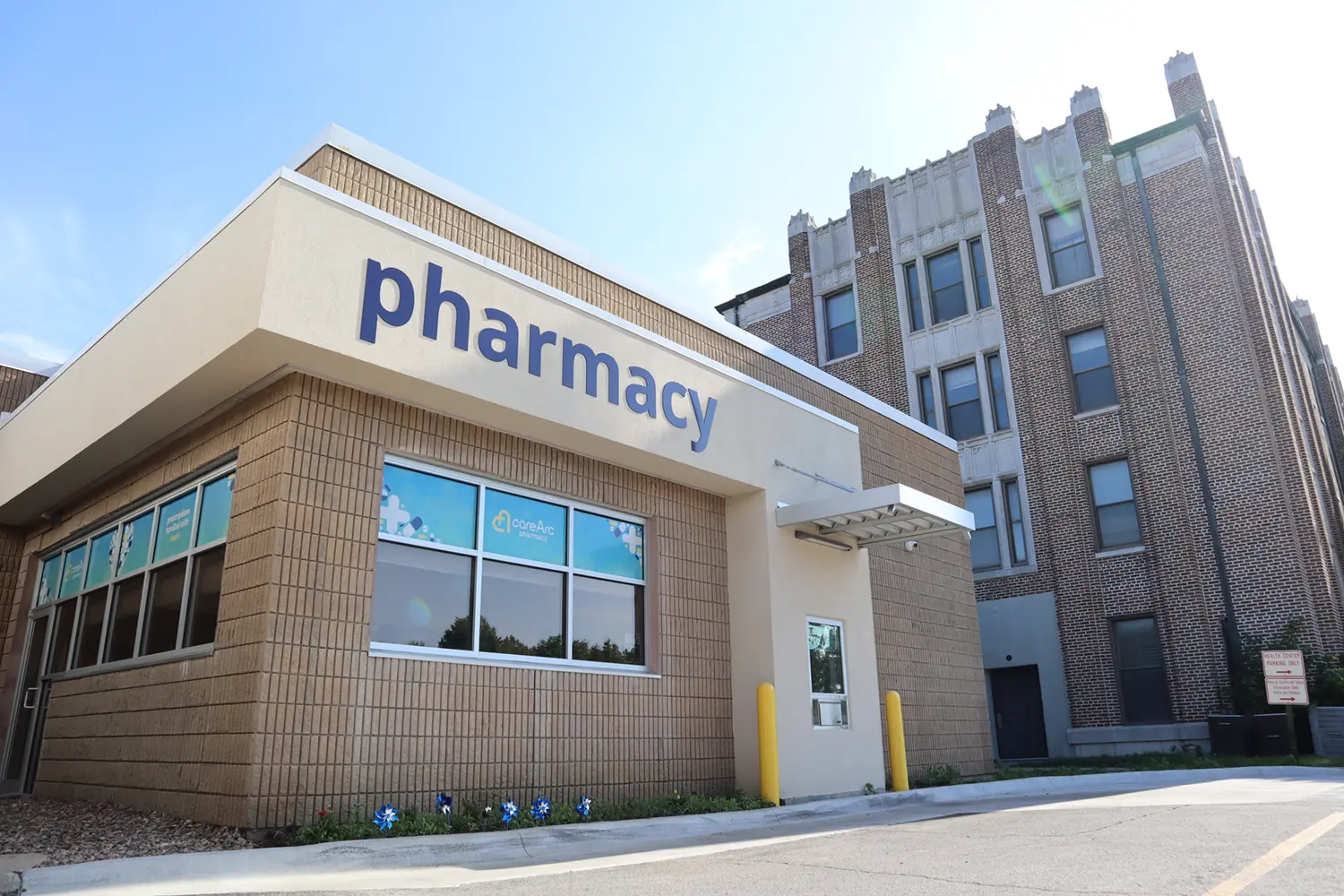 Exterior de la farmacia CareArc