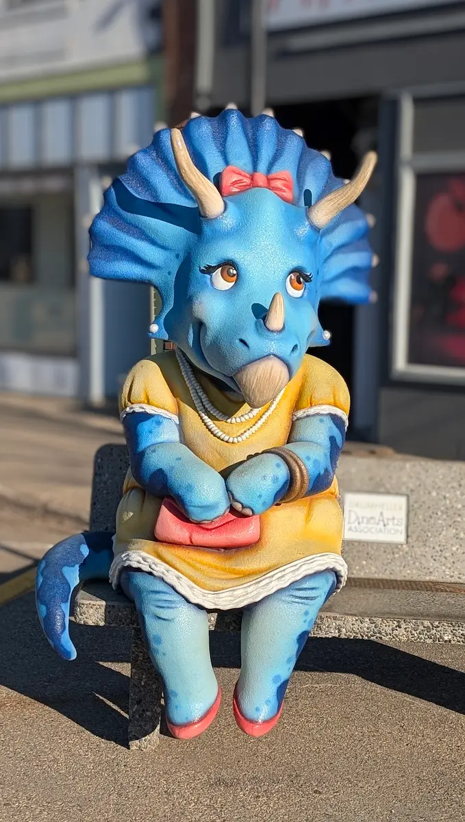 A image of a dinosaur statue Effie