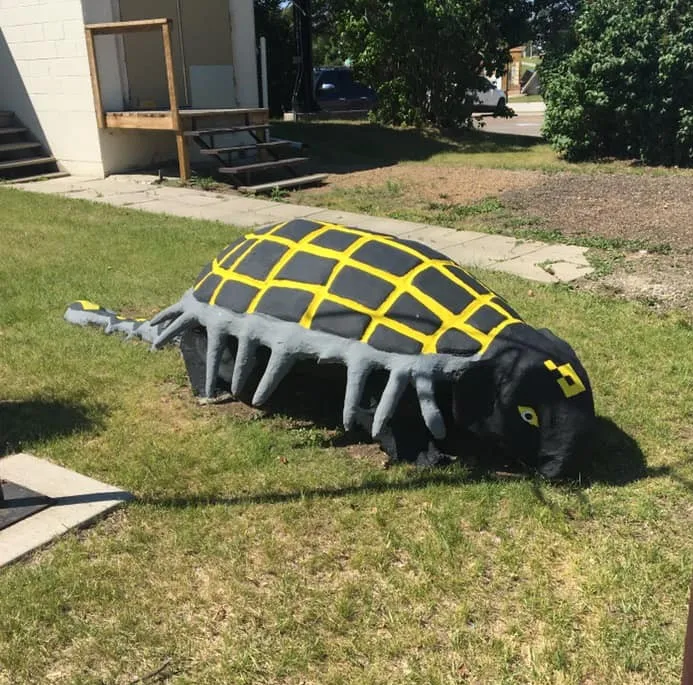 A image of a dinosaur statue Anklylosaur