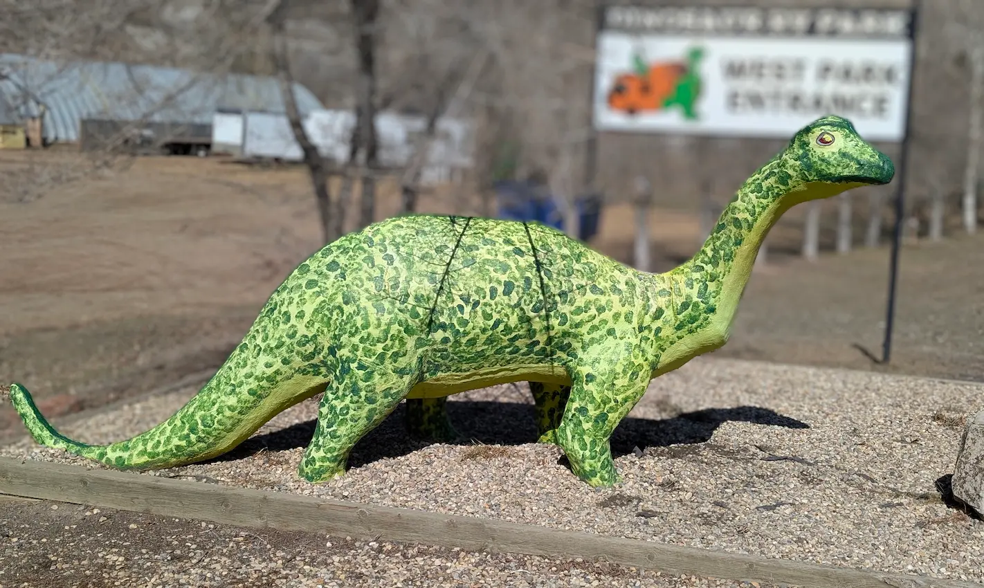 A image of a dinosaur statue Geronimo