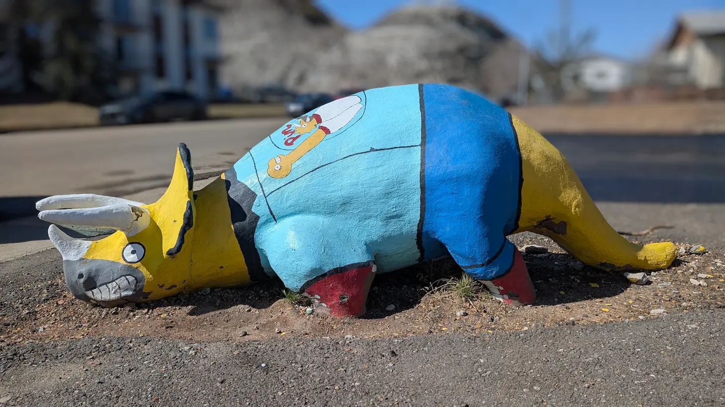 A image of a dinosaur statue Sanpin