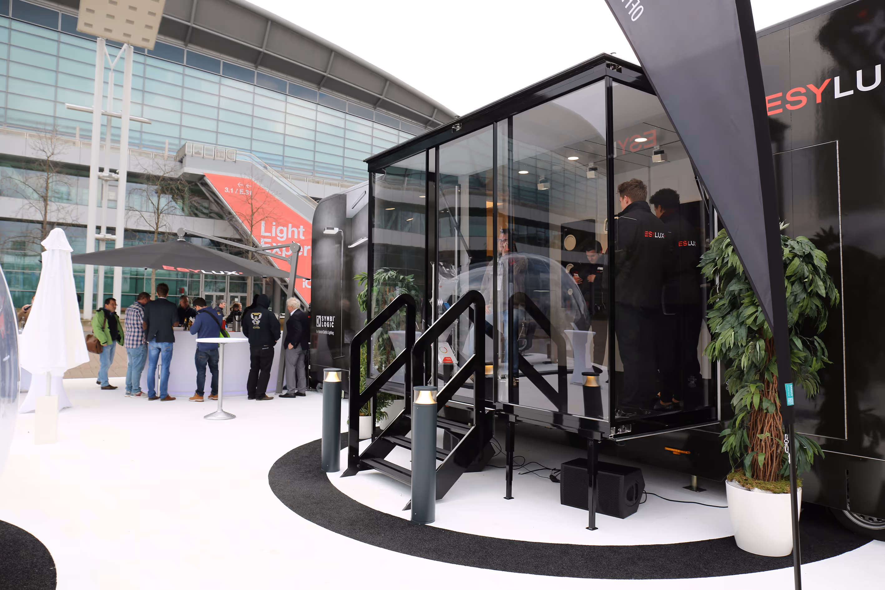 Eingang des mobilen Messestands von Easy Lux