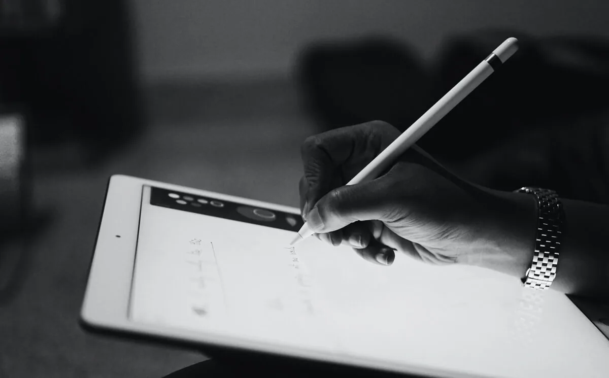 Close up shot of a person taking notes using an iPad and Apple pen