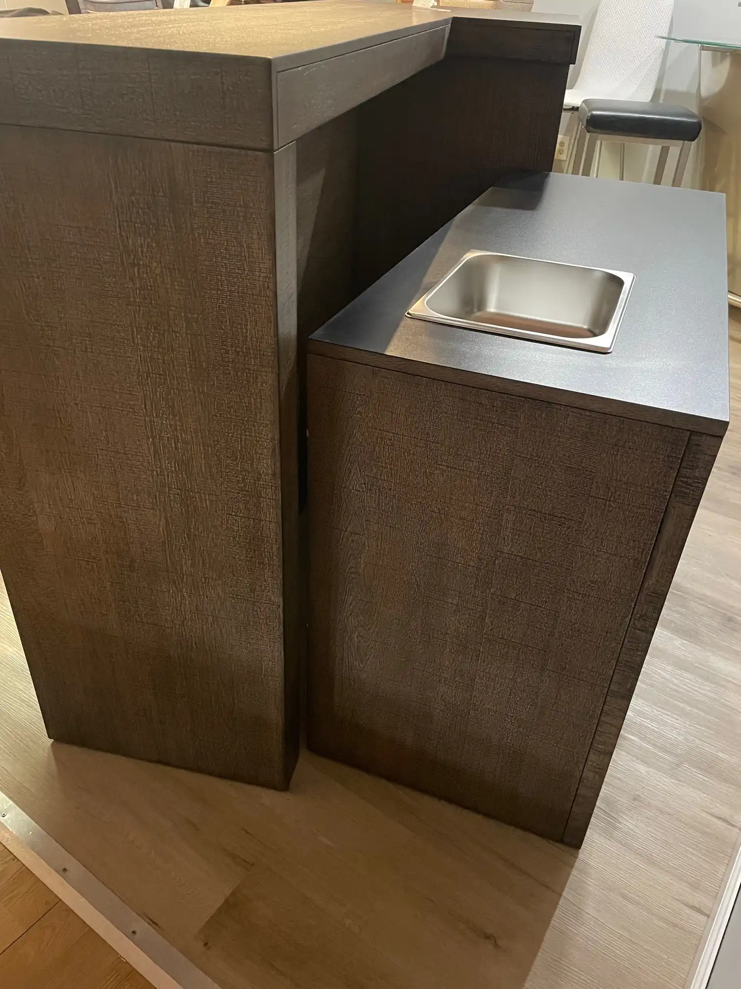 Side angle of the ECI Furniture Spring Haven 4-piece bar set. Detail shot shows the stainless steel sink basin set into the moveable gameroom bar cart.