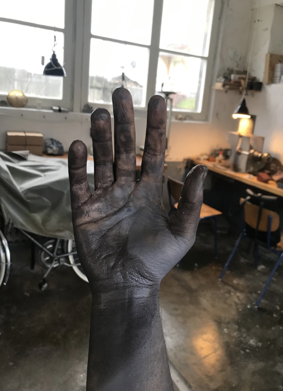 Technological fluid in my hands, studio (Domingues 2023-2024).