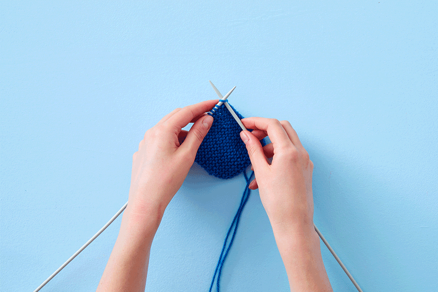 A series of images demonstrating how to cast off. They show an overhead view of two hands using two grey knitting needles and blue yarn.