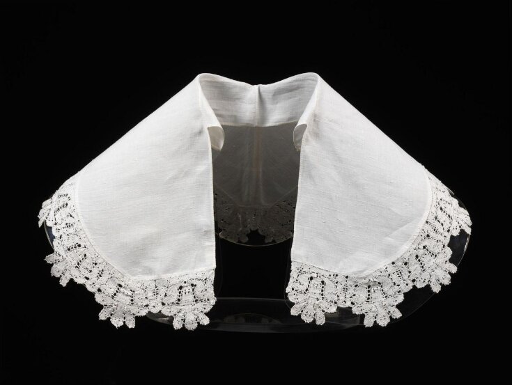 Band, English, 1630-50; linen band edged with English bobbin lace. Source: V&A.