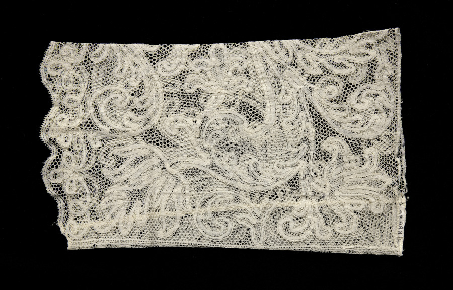 Bobbin Lace (Punto di Milano) Cuff. 17th century. Source: Cleveland Museum of Art.
