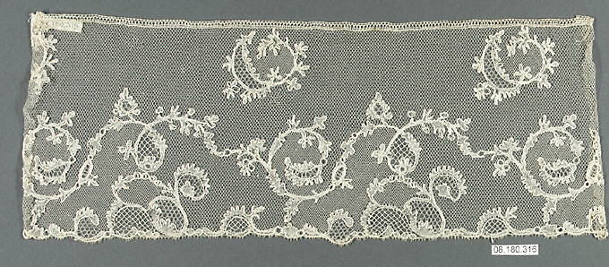 Chantilly lace fragment. Late 18th century. French, Chantilly. Source: The Metropolitan Museum of Art.