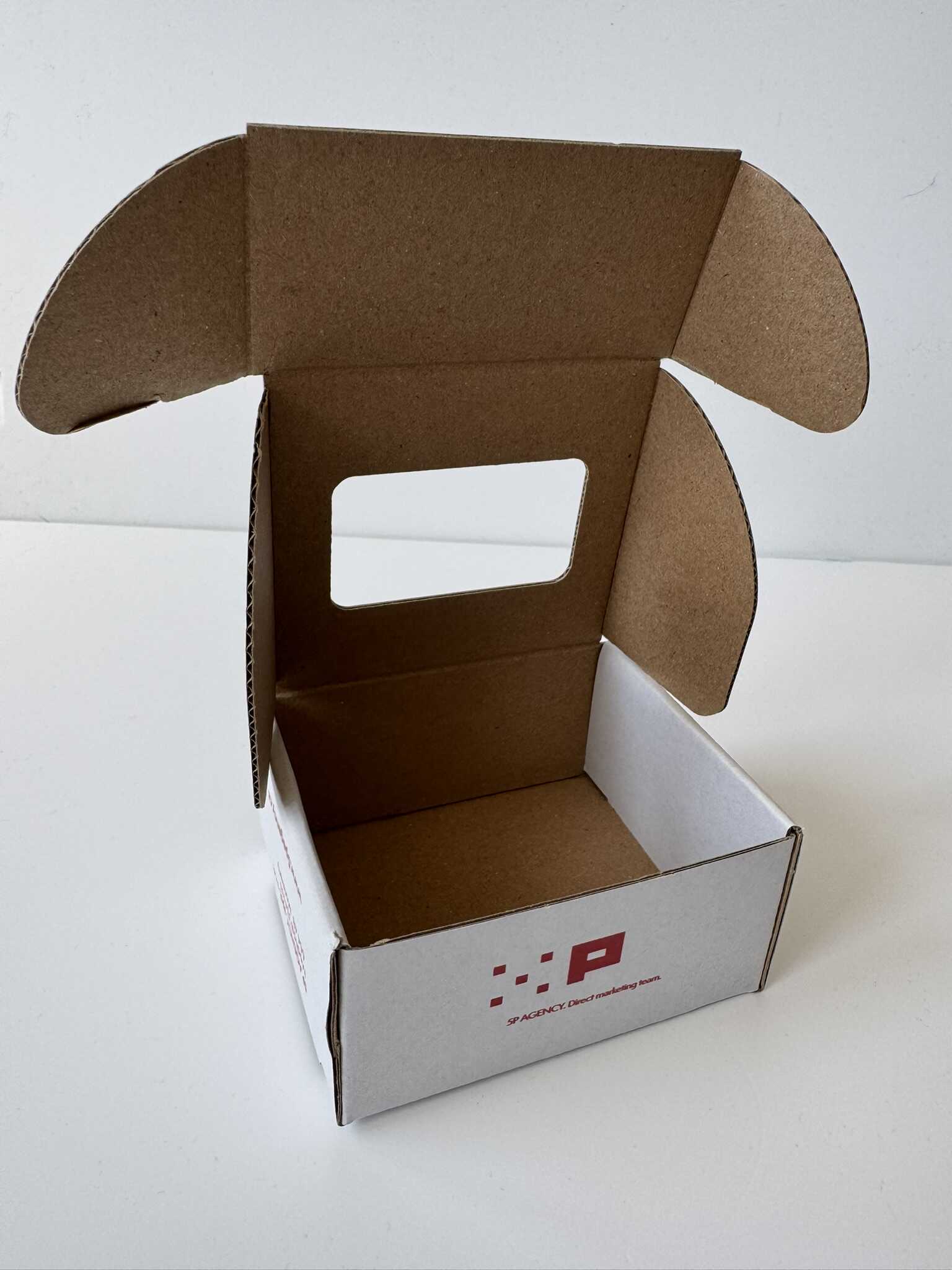 digiální tvarový výsek, lepenka, UV potisk