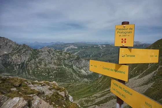 Displayed image from the thumbnail slider