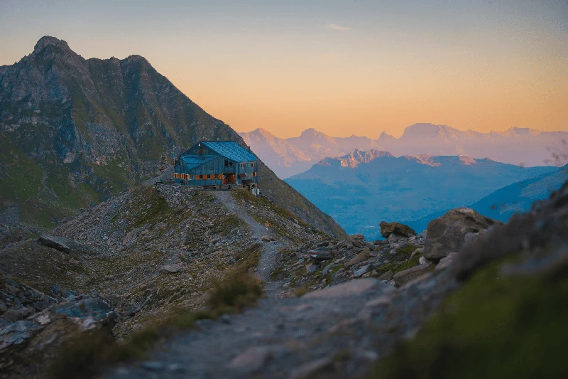 Displayed image from the thumbnail slider