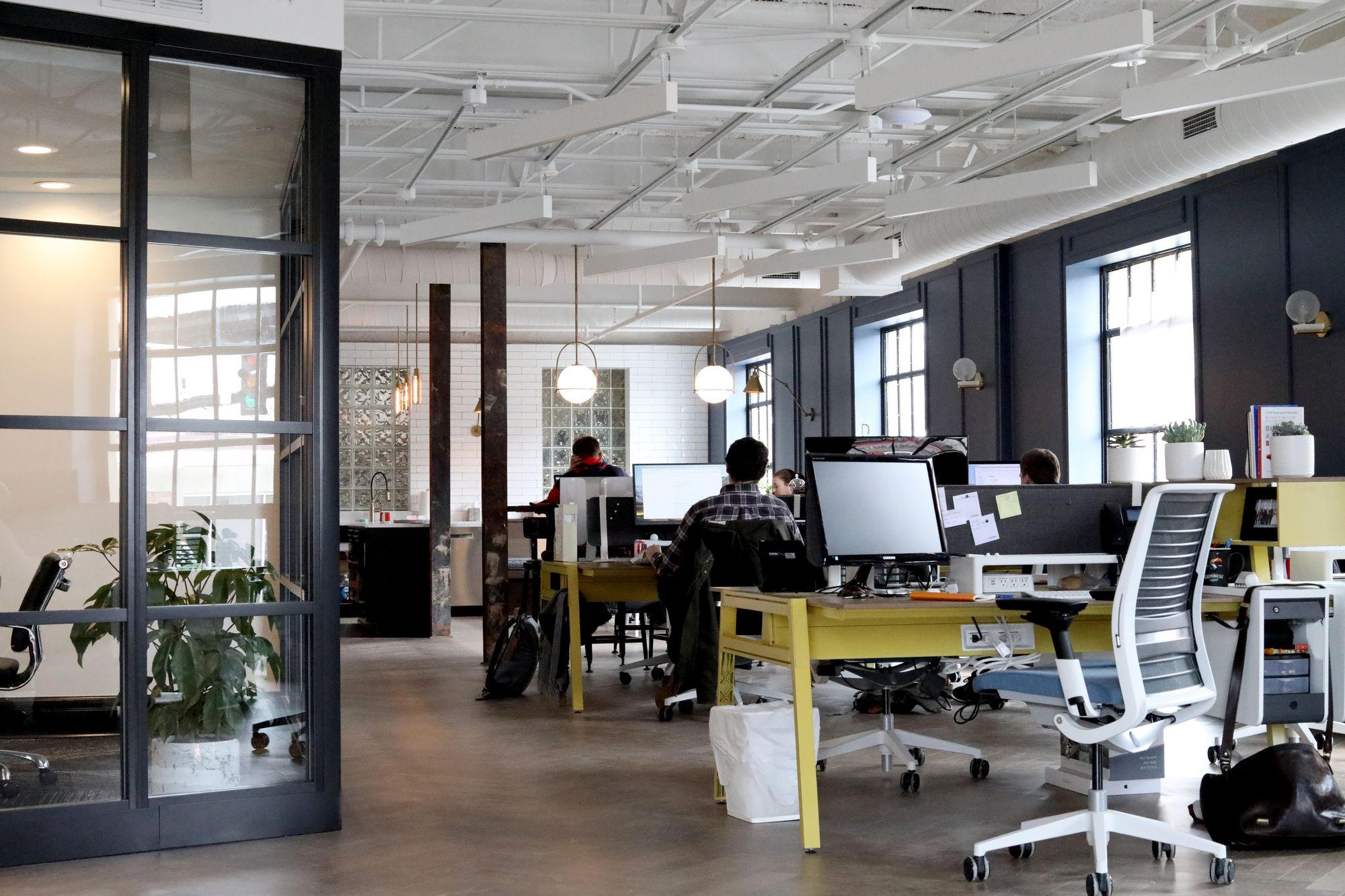 Using A Copywriting Service vs Hiring An In-House Content Writer - Pros and Cons