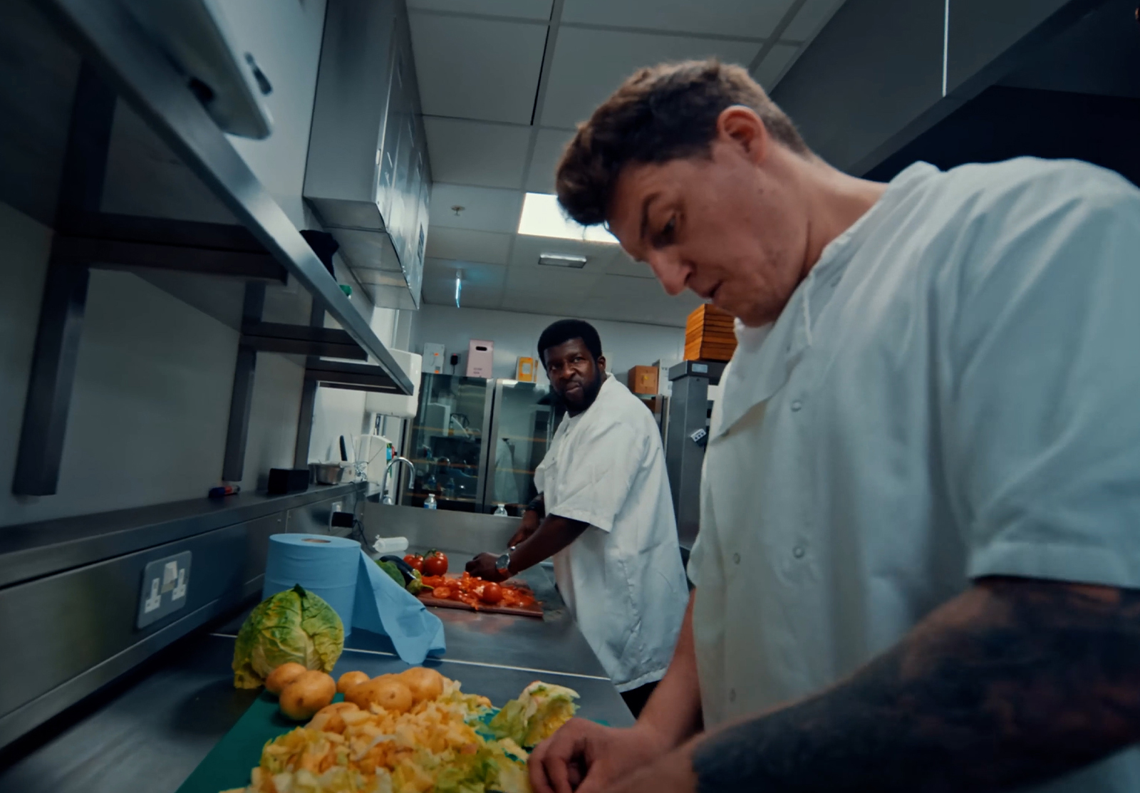 TINIE TEMPAH FT. SKEPSIS - EAT IT UP