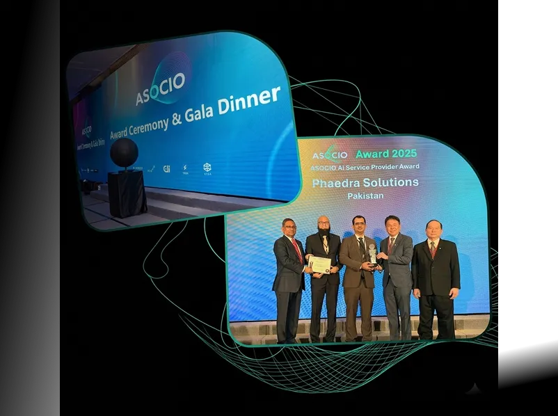 Phaedra Solutions team receiving an award at ASOCIO Digital Summit