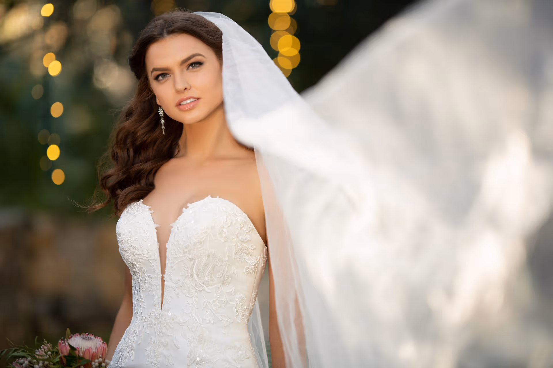 This is Why You Should Go For That Strapless Wedding Dress!