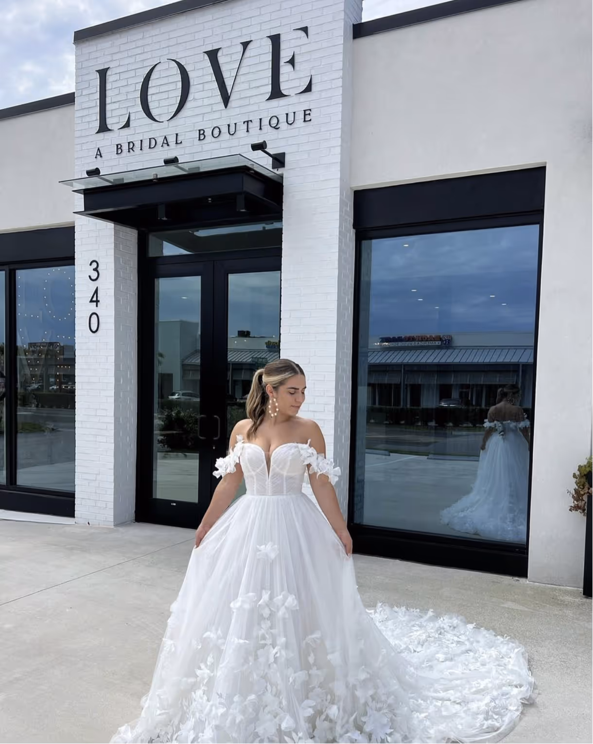 Fall 2023 Wedding Dress Trends for the Autumn Bride