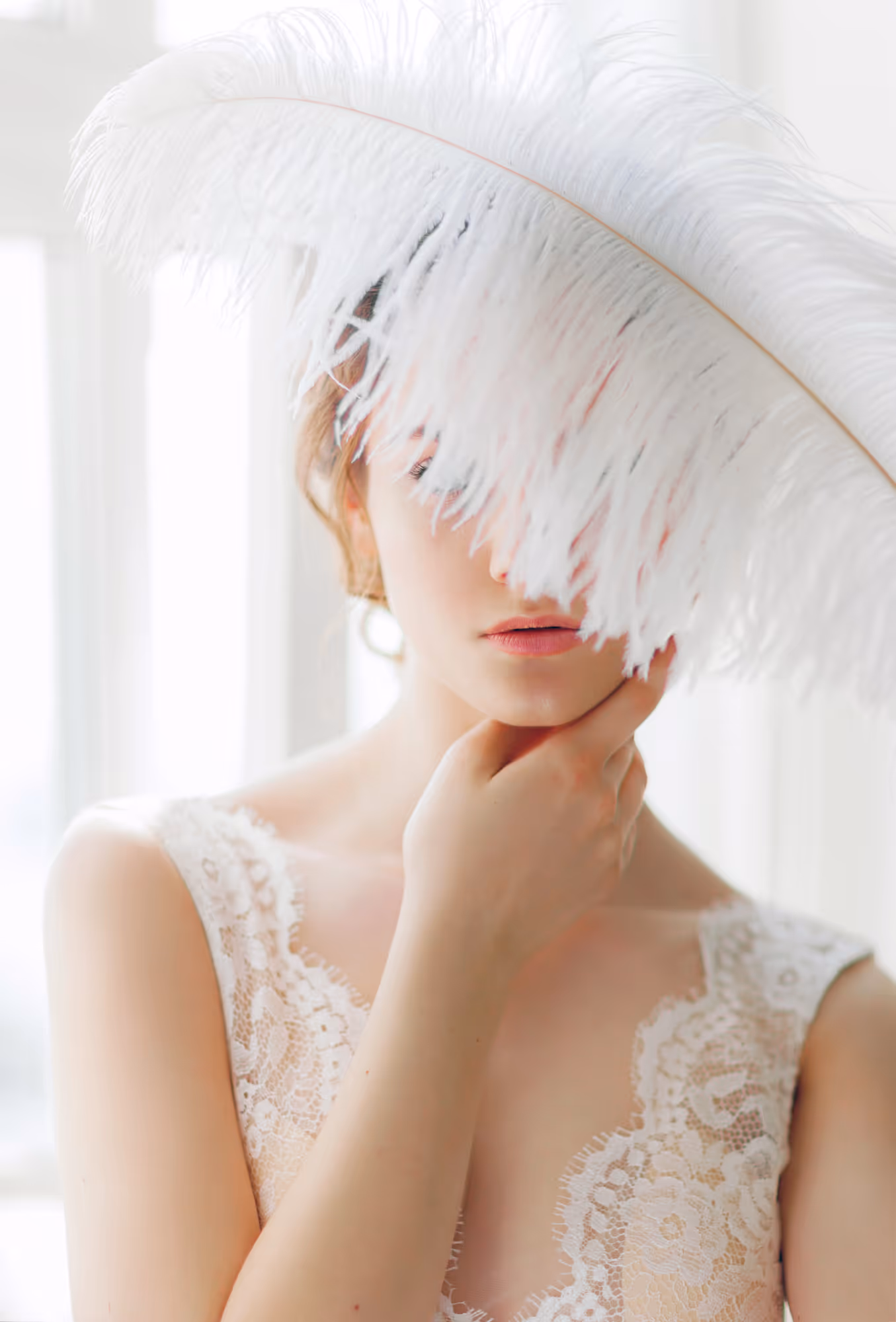 5 Ideas to Flaunt Feathers with Your Wedding Ensemble