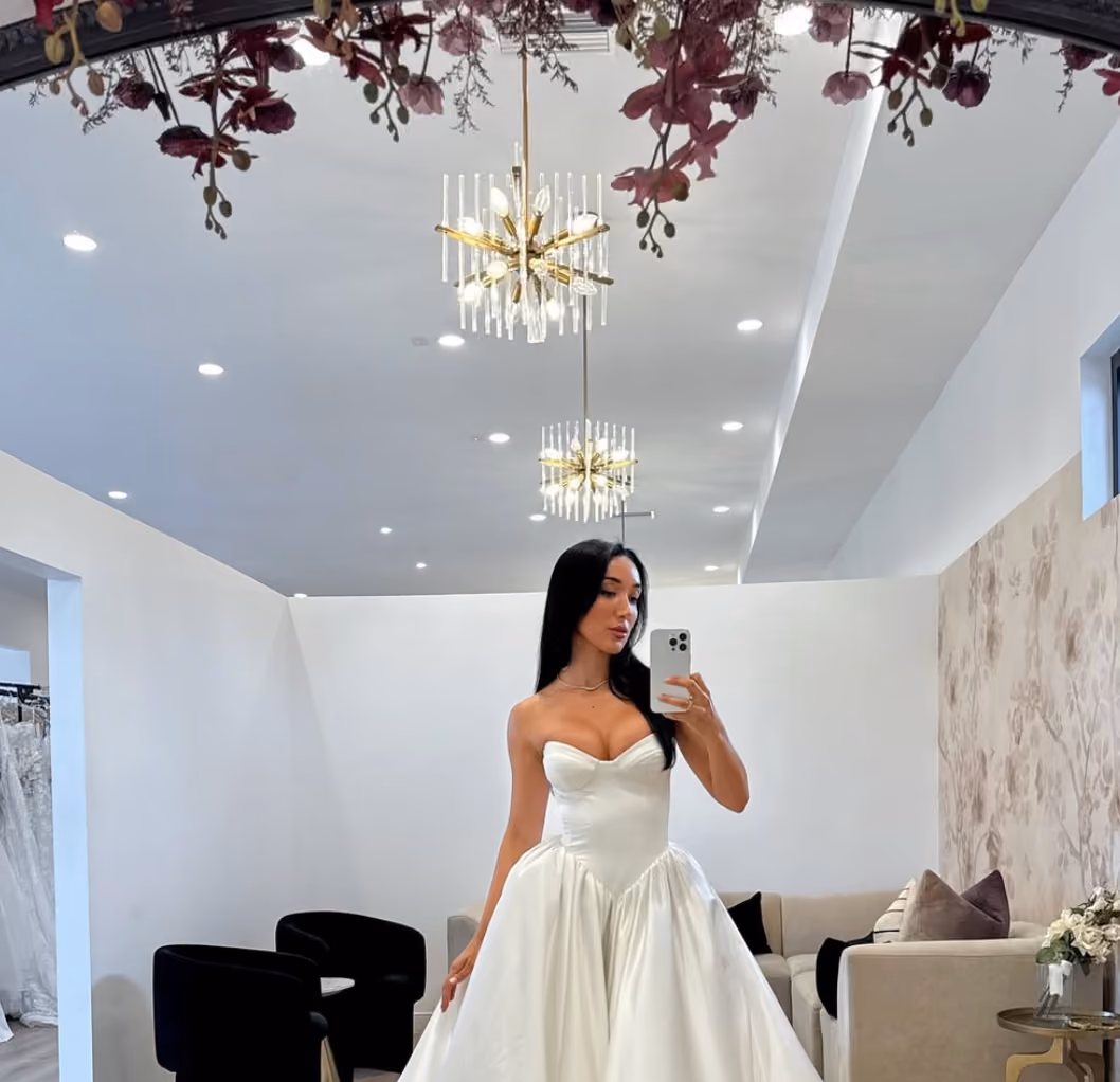 How to Choose the Best Dress Neckline for Stunning Wedding Photos