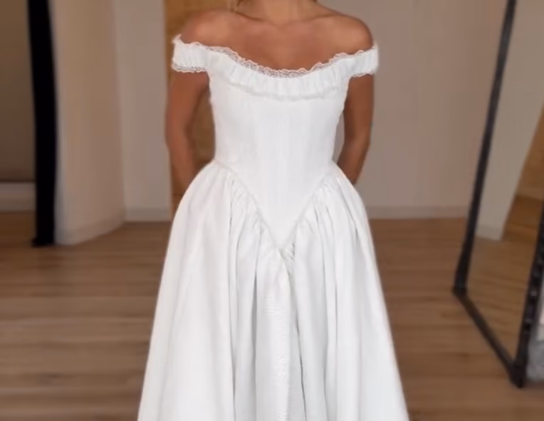 Why Modern Brides Are Falling in Love with Basque Waist Wedding Dresses