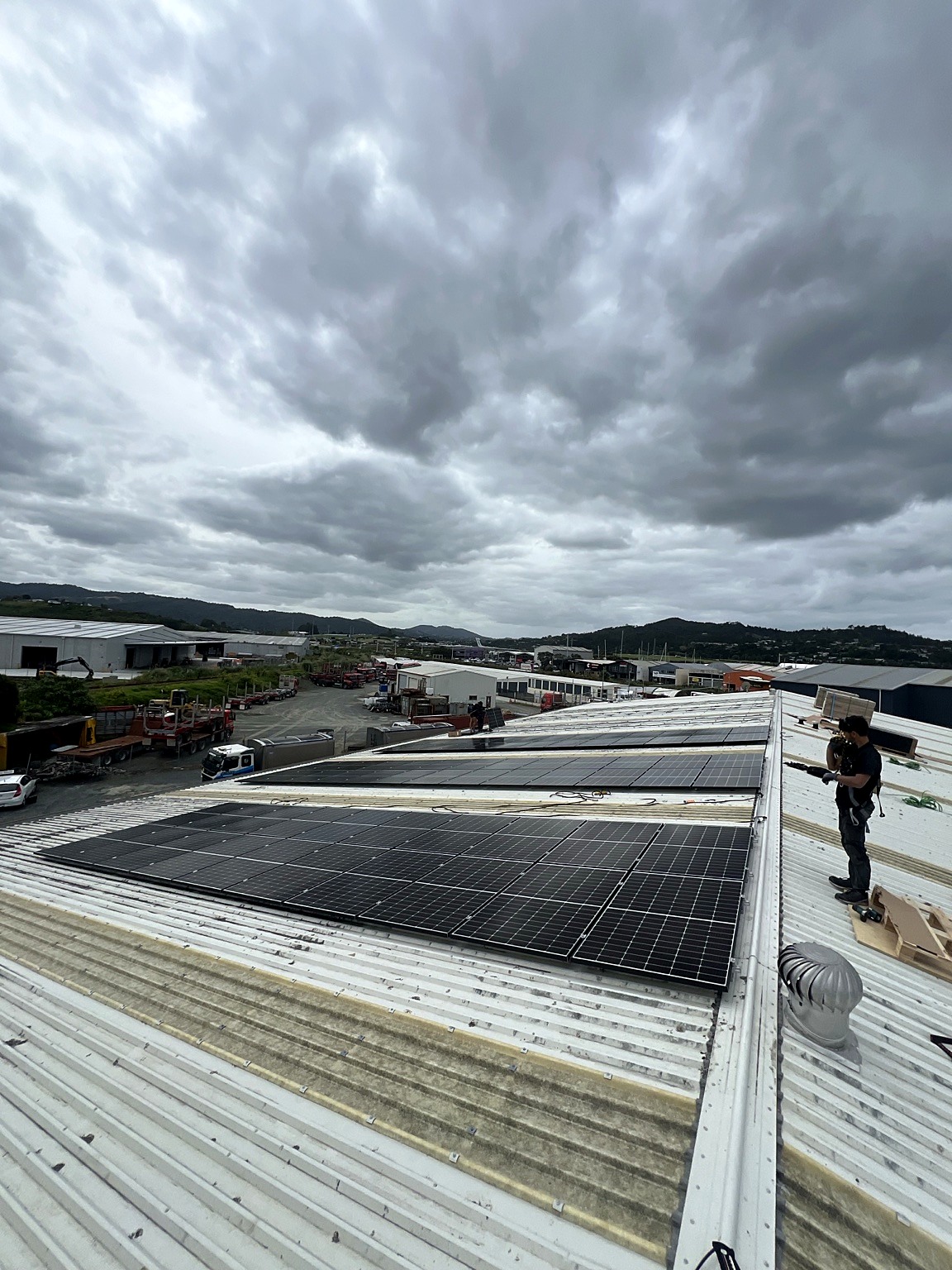 Commercial rooftop solar installation