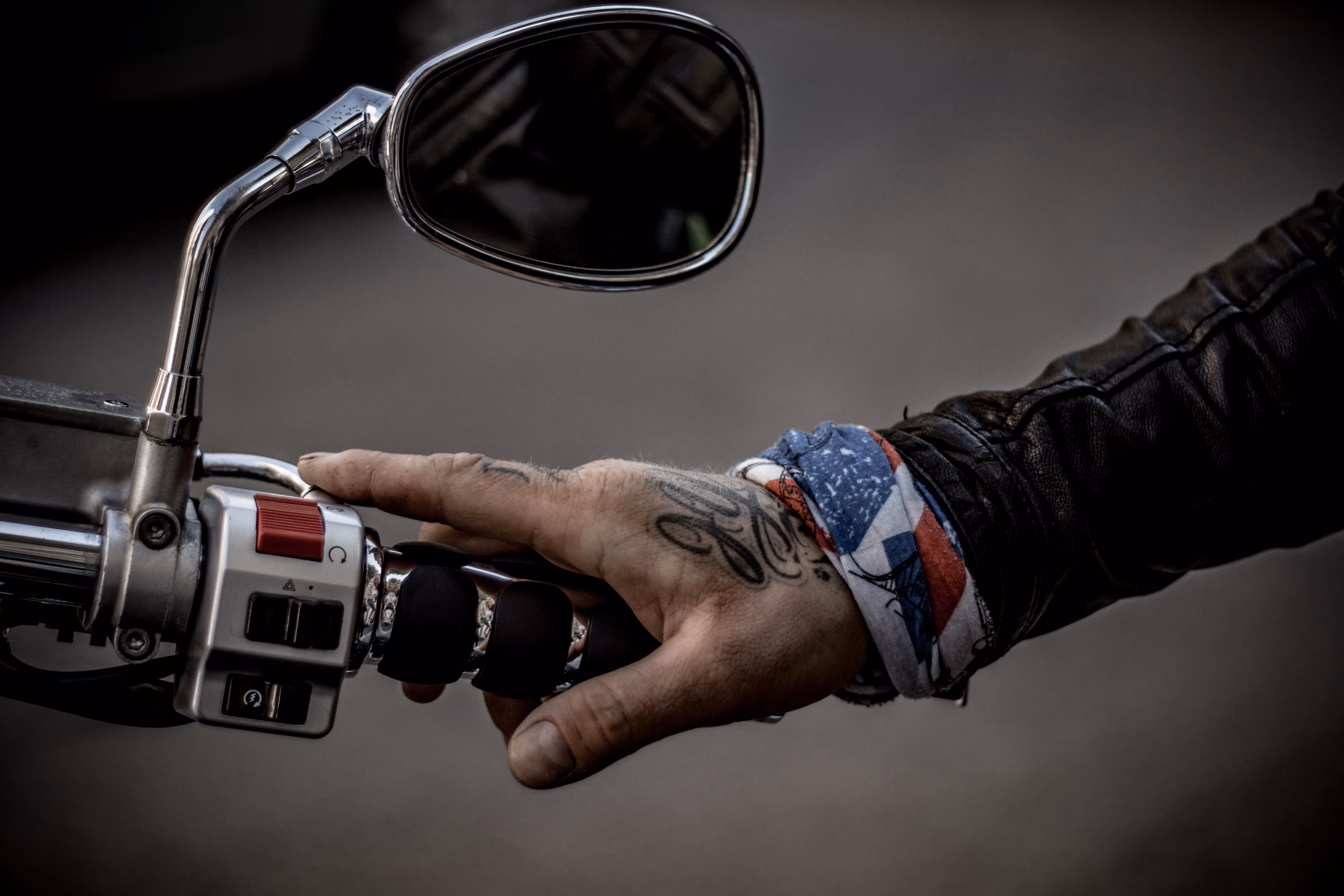 How-to-adjust-side-mirrors-for-motorcycle