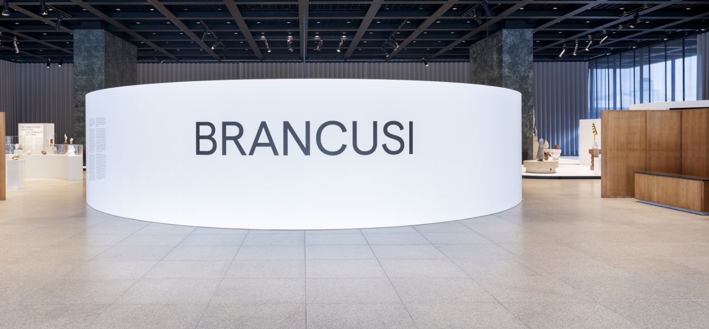 Abbildung der Brancusi Ausstellung in der Neuen Natinalgalerie in Berlin. Der Audioguide dazu kommt von Linon .