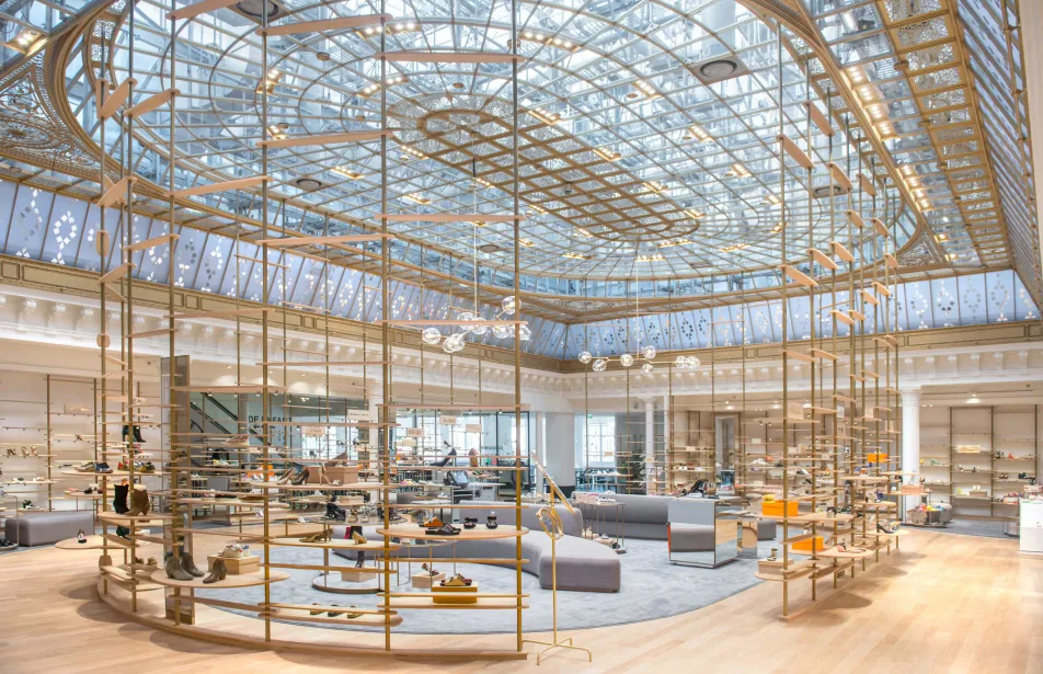 Découvrez comment nous avons transformé la data en levier business pour LVMH : 10 cas d'usage IA pour augmenter les ventes et personnaliser la relation.
