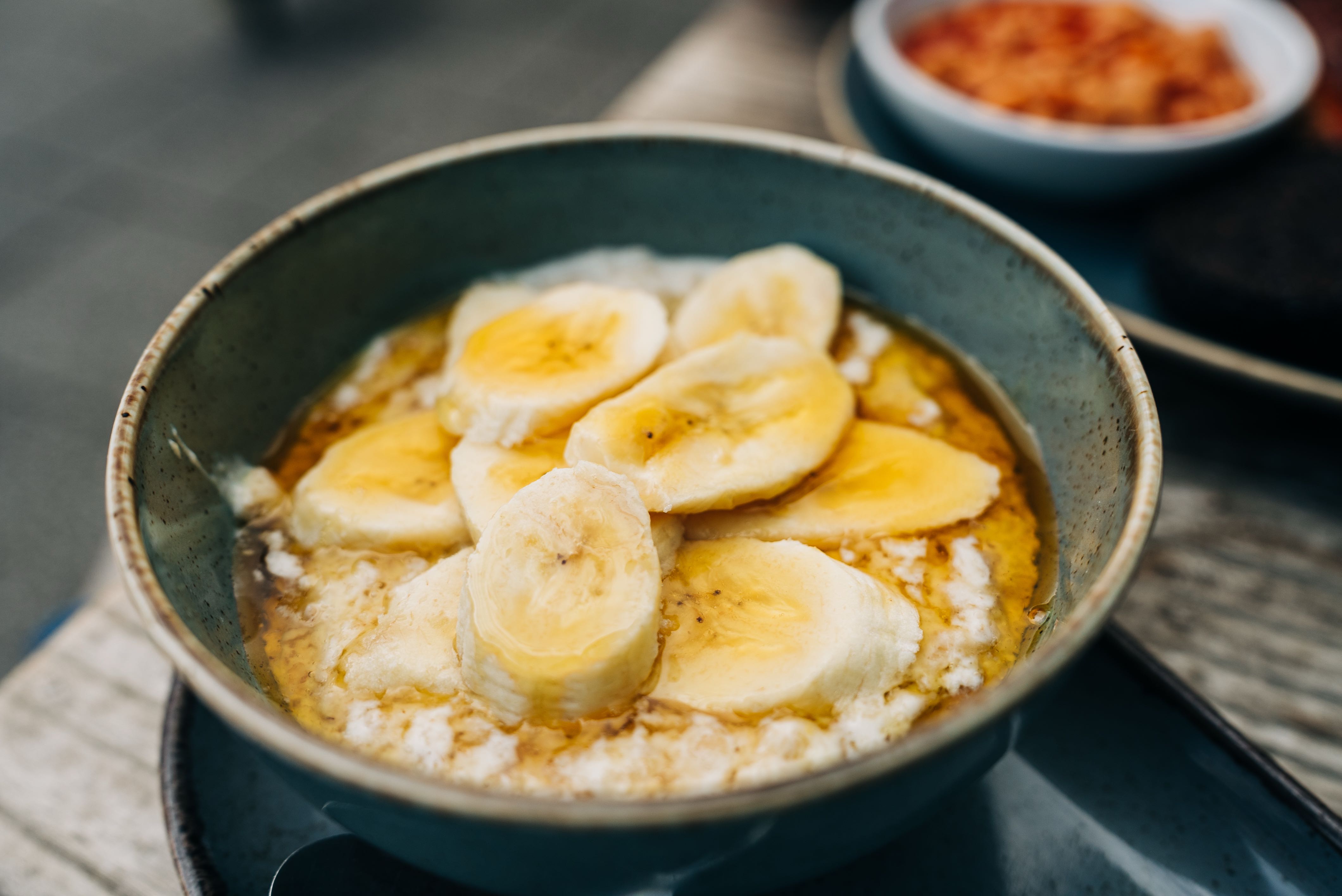 Classic Scottish porridge with bananas and honey