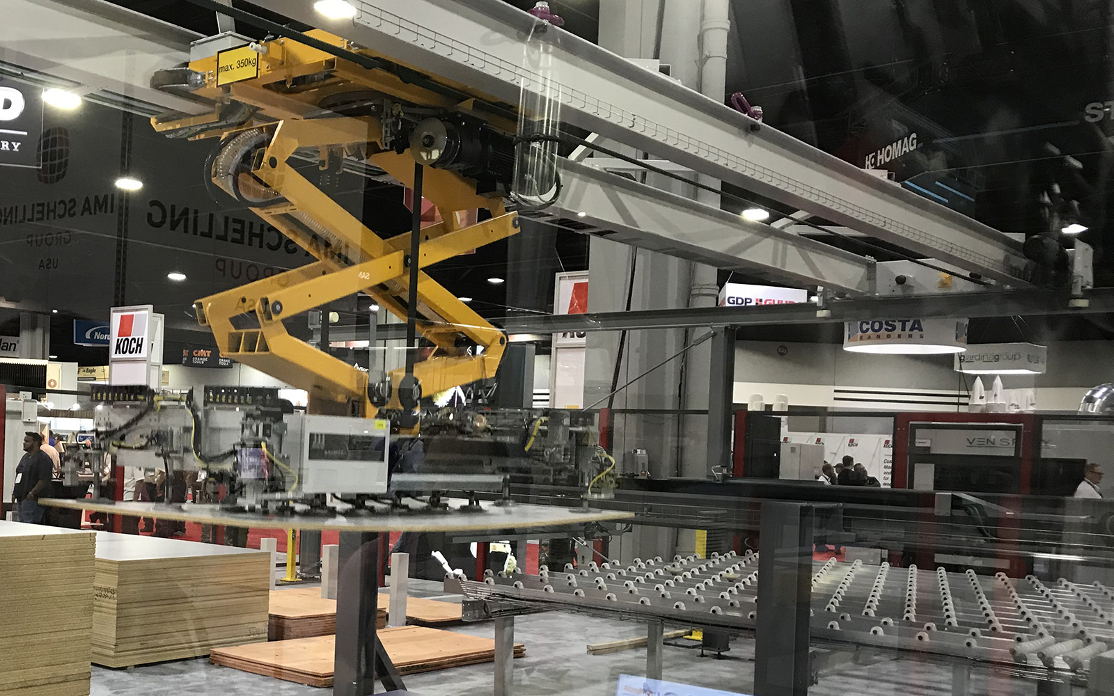 IMA Gantry loading a saw