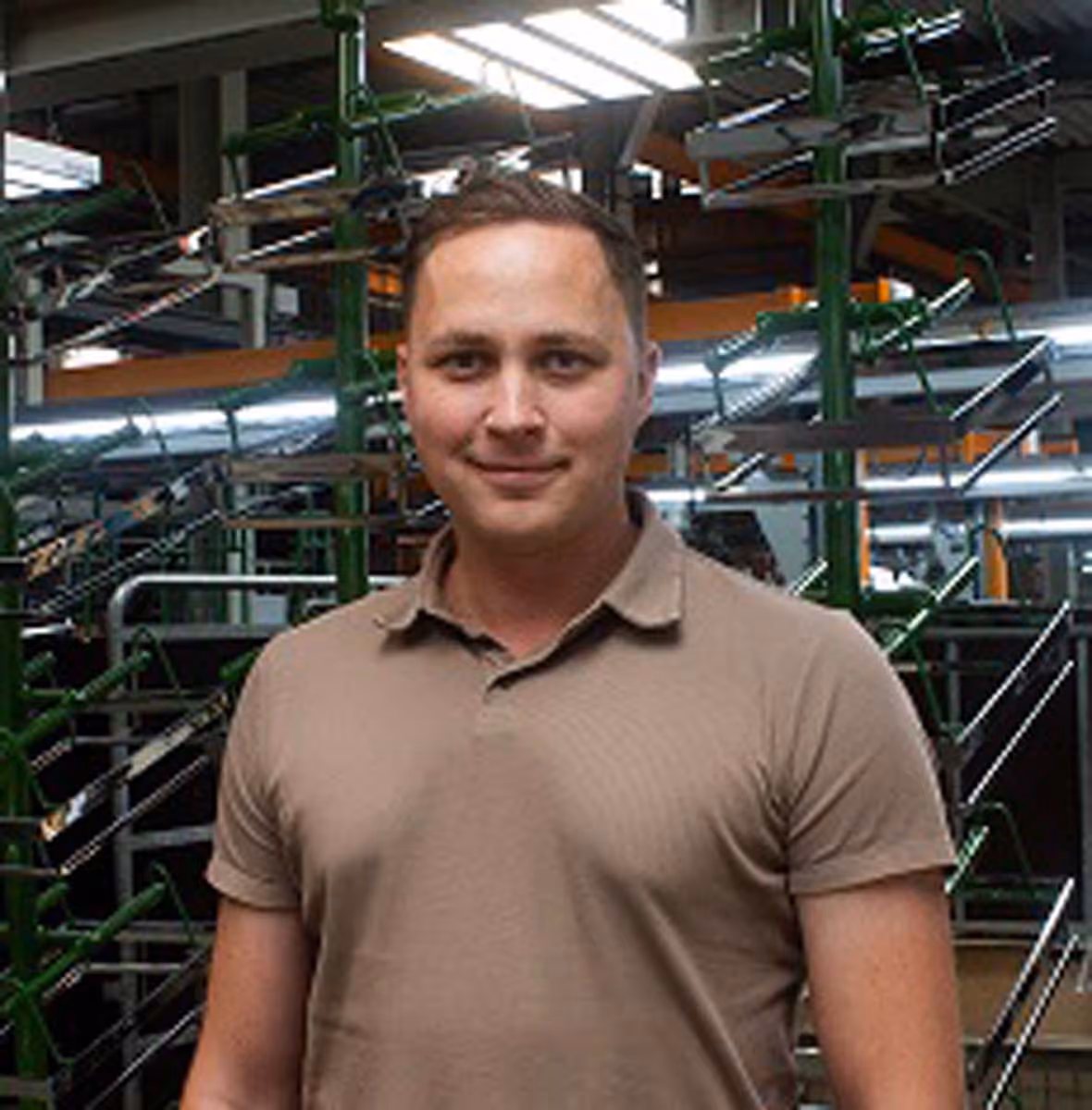 Mann mit dunklen Haaren