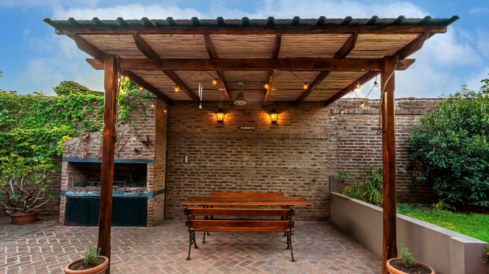 How Passive Outdoor Shading Can Reduce Home Cooling Needs