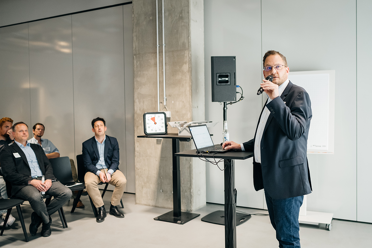 Anwendertag 3. Juli 2025 Oliver Lehrbaß von der Sozialbehörde Hamburg stell Low Code Projekt vor
