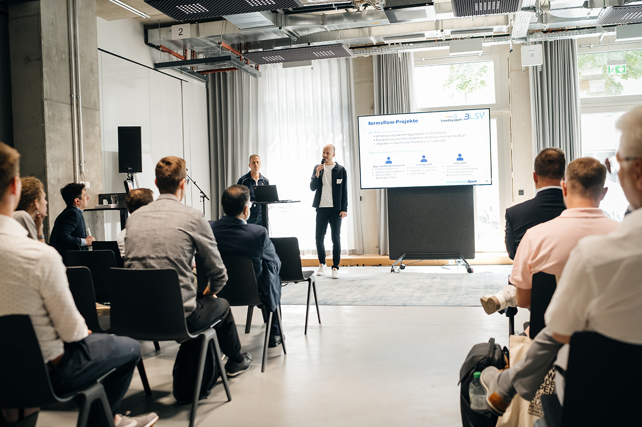 Anwendertag 3. Juli 2025 Michael Pucher, tuesday.sport IT-Service, und Philip Eder, Bayerischer Landes-Sportverband e.V. halten einen Vortrag