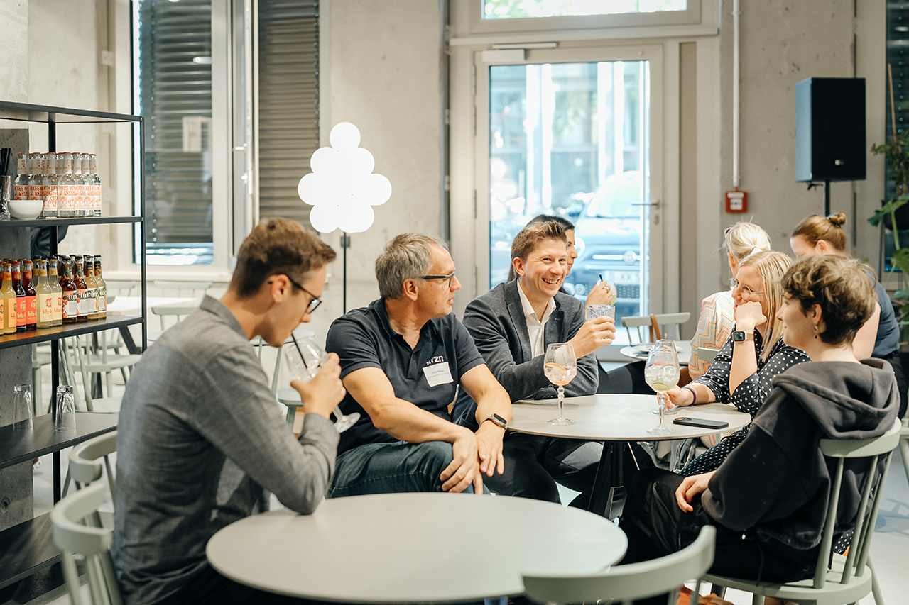 Anwendertag 3. Juli 2025 Gespräche beim Get-together