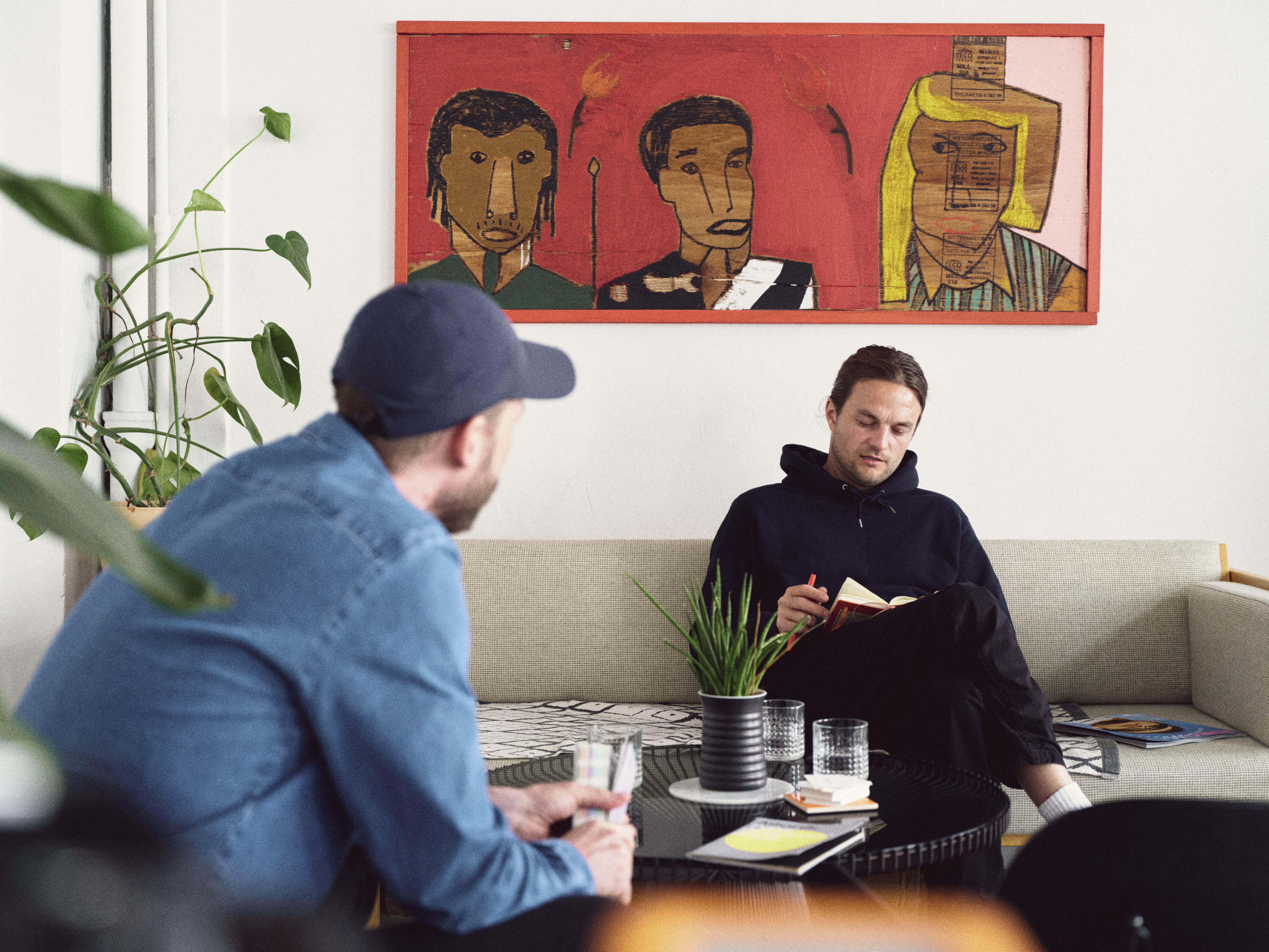 Medarbejder hos designbureauet TwentyTen fotografet på deres kontor på Østerbro i portræt af TwentyTen som Grandhood kunde.