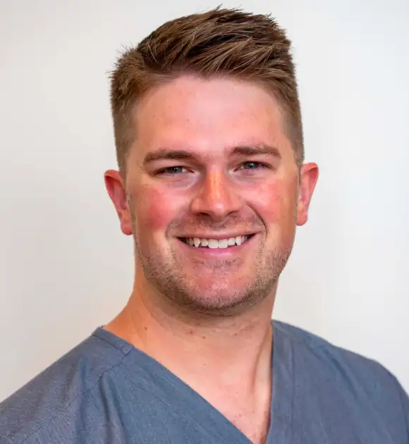  headshot of Dr. Jessica Apted, DVM, the compassionate Medical Director of Sploot